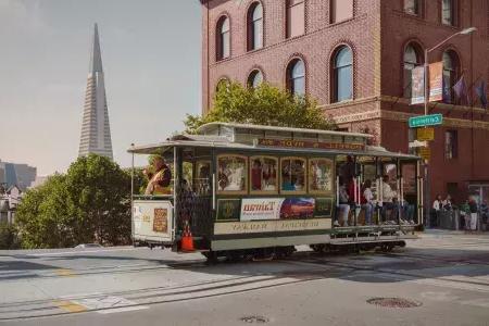 Cable car on Nob Hill